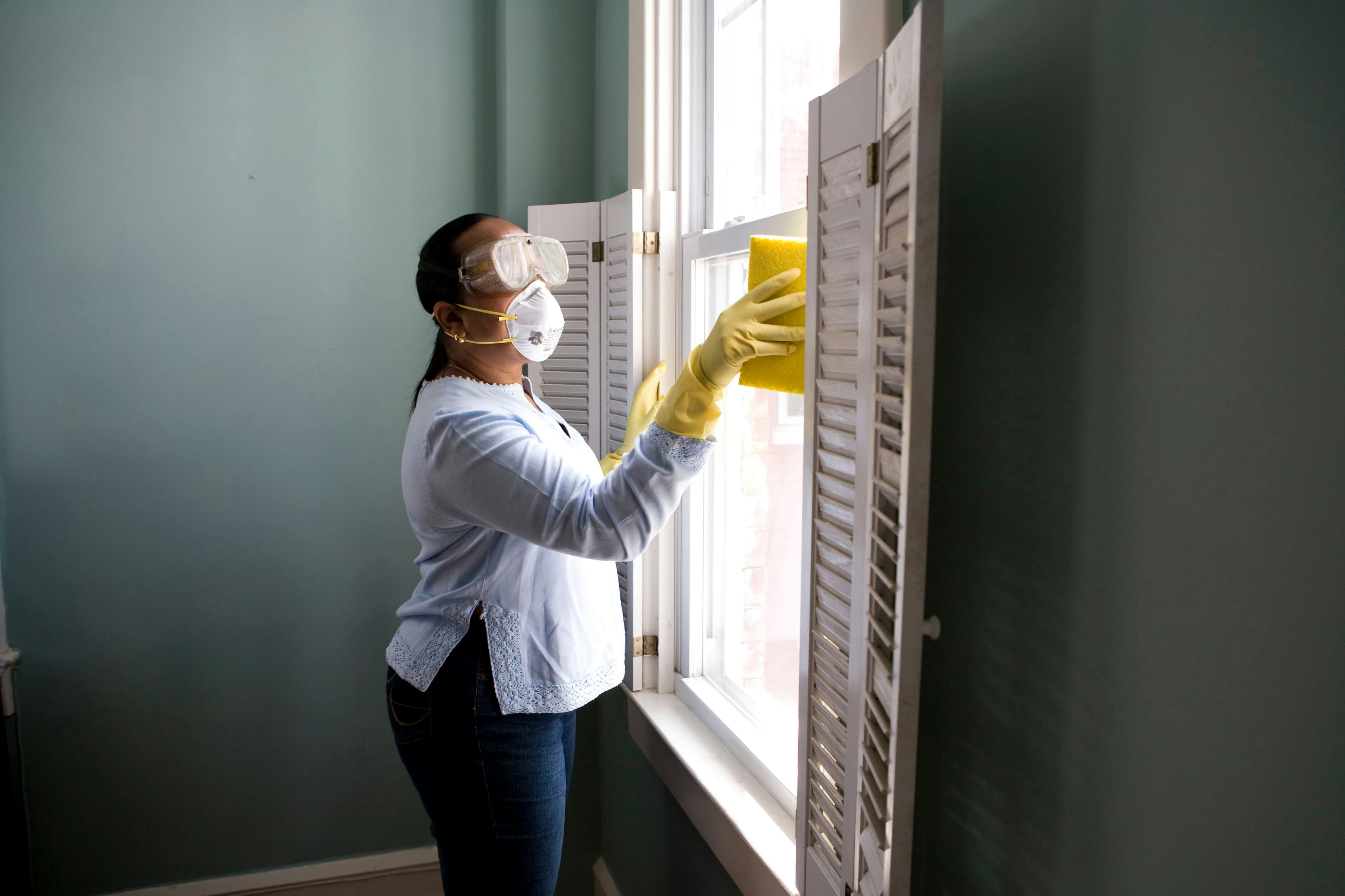 Professional pest control equipment including sprayers, dust applicators, and safety gear